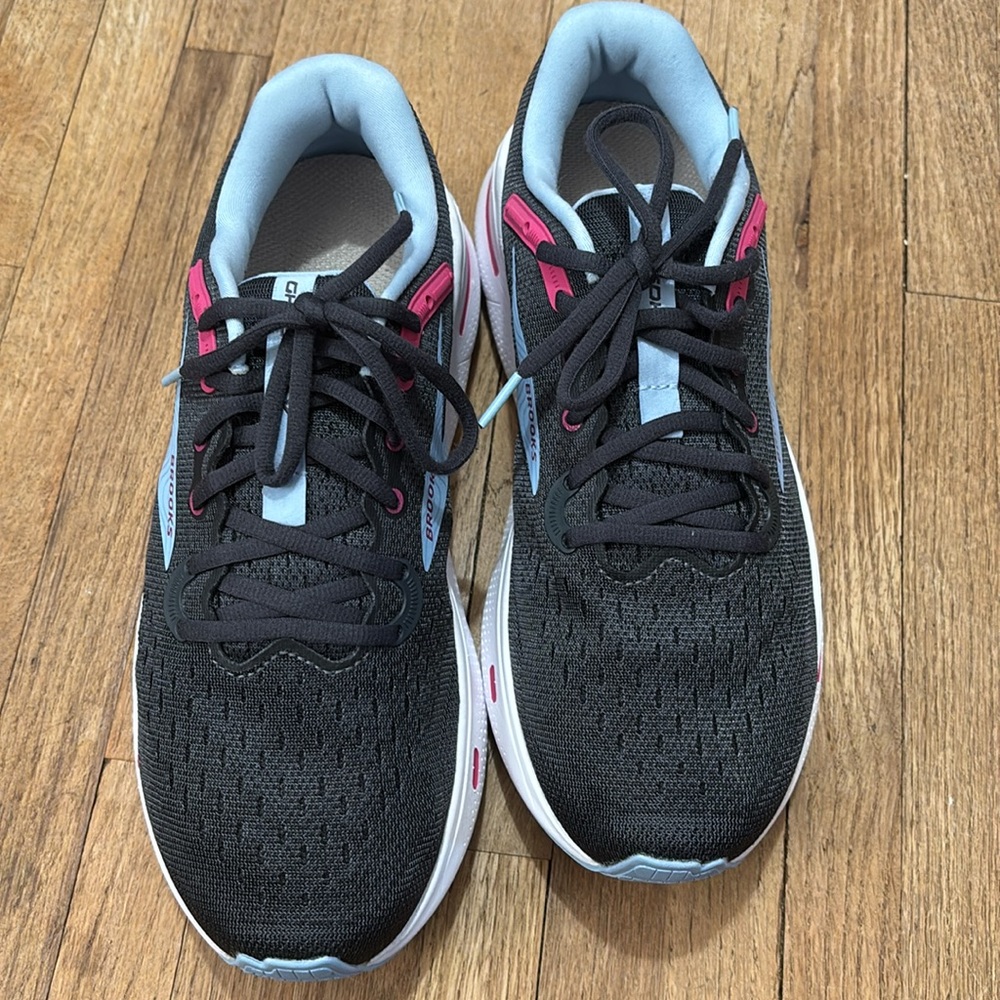 Brooks - Picture 2 of 4